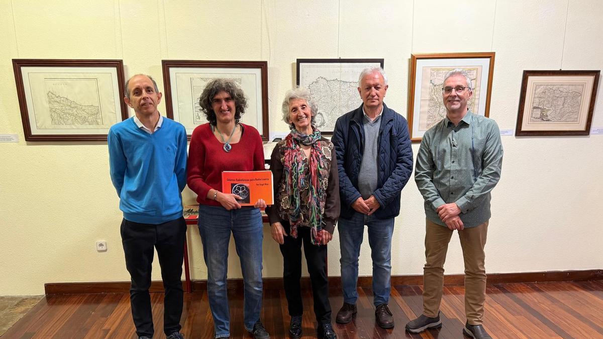 Por la izquierda, Cipriano Fernández, Covadonga Sánchez, Mary Rico, Gelo y Darío Martínez, participantes en la presentación del libro.