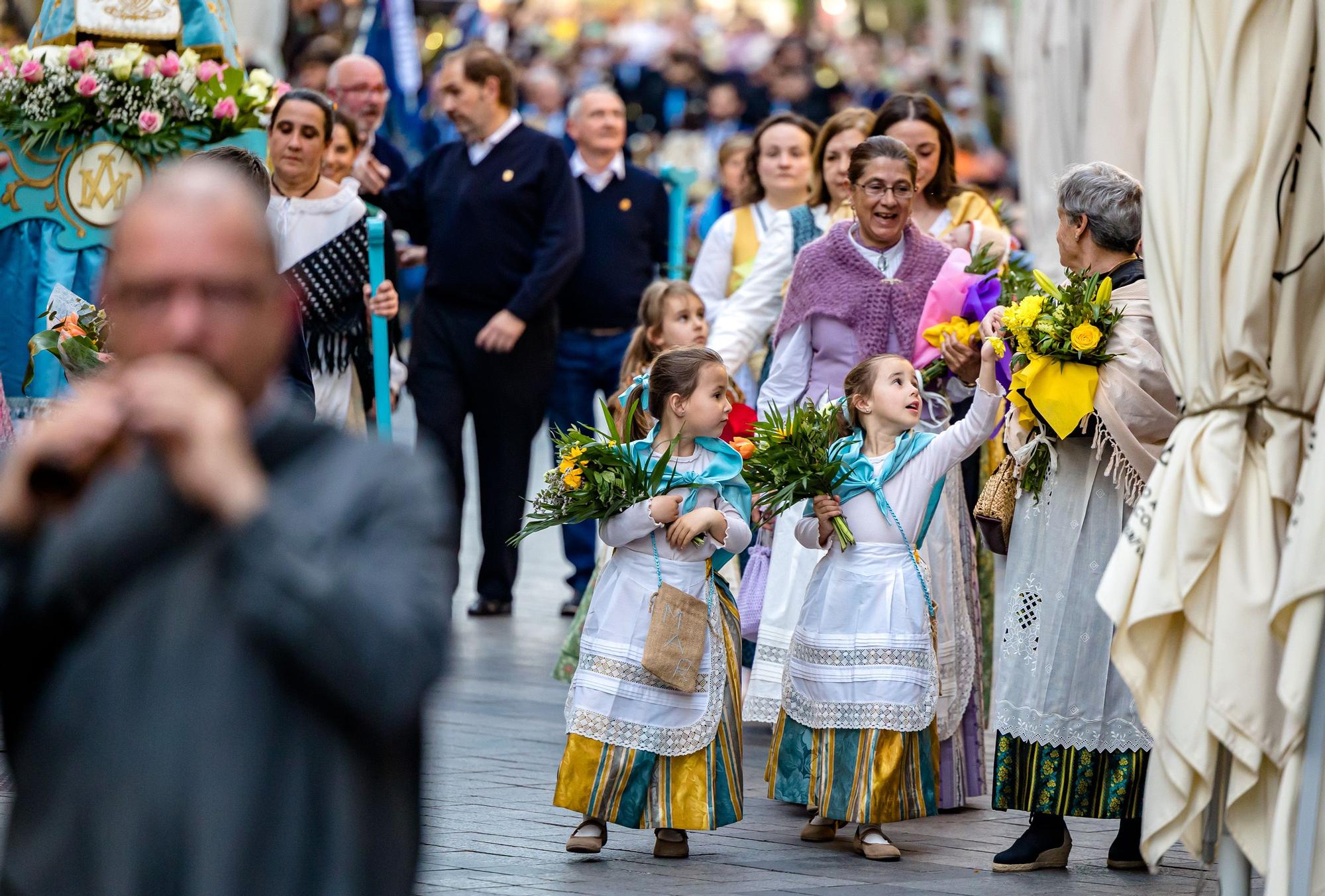 Ofrenda de flores a la Mare de Déu del Sofratge