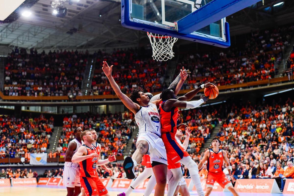 El derbi entre el Básquet Coruña y el Obradoiro en imágenes El derbi entre el Básquet Coruña y el Obradoiro en imágenes
