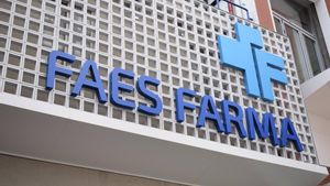 Logo de Faes Farma.