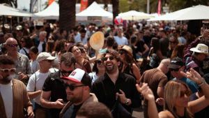 Asistentes a la feria Vermut & Soul, cuyo testigo coge en verano La Canya Summer Market.