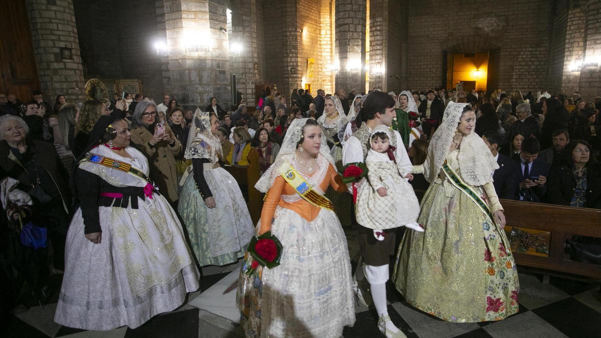 Ofrenda en la Iglesia de Santa María de Sagunt