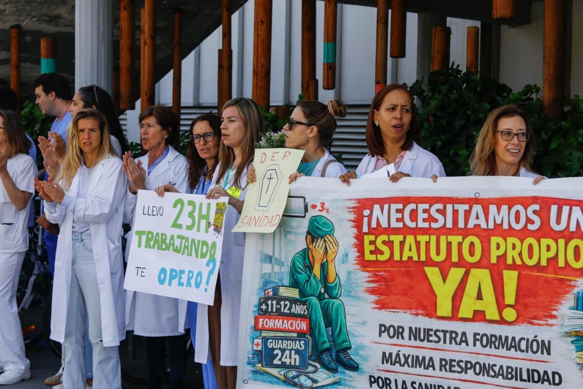 Concentración de los médicos en el tercer día de huelga en Aragón. Concentración de los médicos en el tercer día de huelga en Aragón.