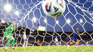 Francia da la sorpresa y vence a una Inglaterra desdibujada (2-1)