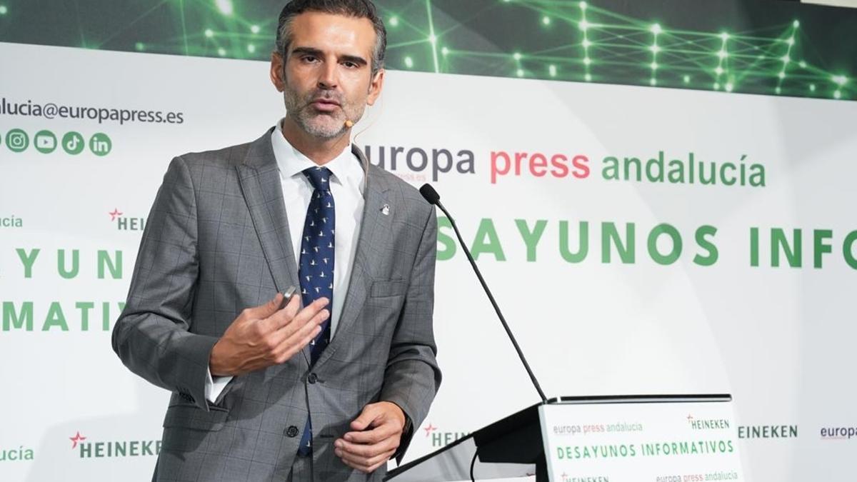 El consejero de Agricultura, Pesca, Agua y Desarrollo Rural, Ramón Fernández Pacheco, durante su intervención en los Desayunos Informativos de Europa Press.