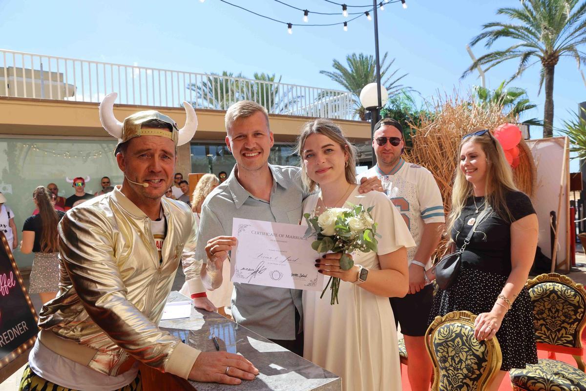 Heiraten am Ballermann: Ein Blick in Lorenz Büffels „Mega Chapel“ direkt am Megapark