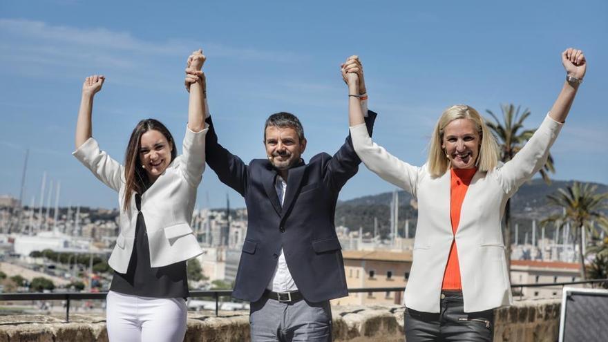 Beatriz CamiÃ±a, Marc PÃ©rez-Ribas y Eva Pomar, candidatos de Cs, en el mirador de la catedral.