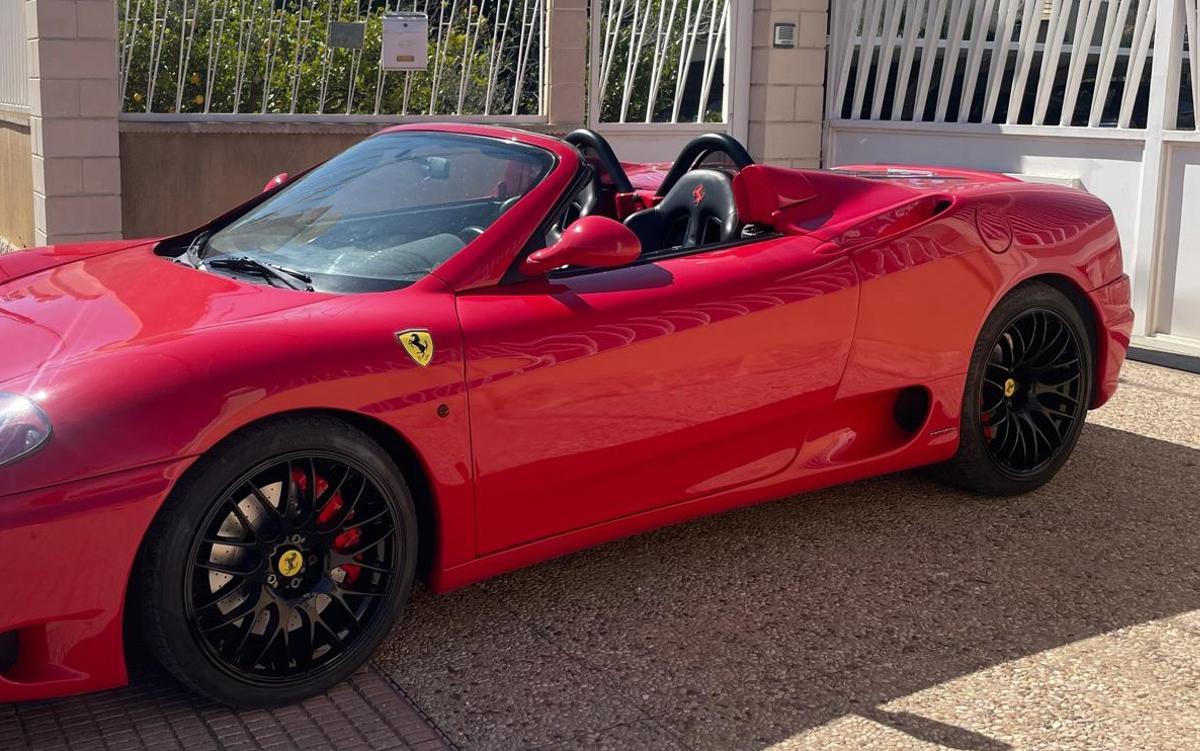 El vehículo imitaba el modelo 360 Spider y llevaba logotipos, diseños y detalles del Cavallino Rampante