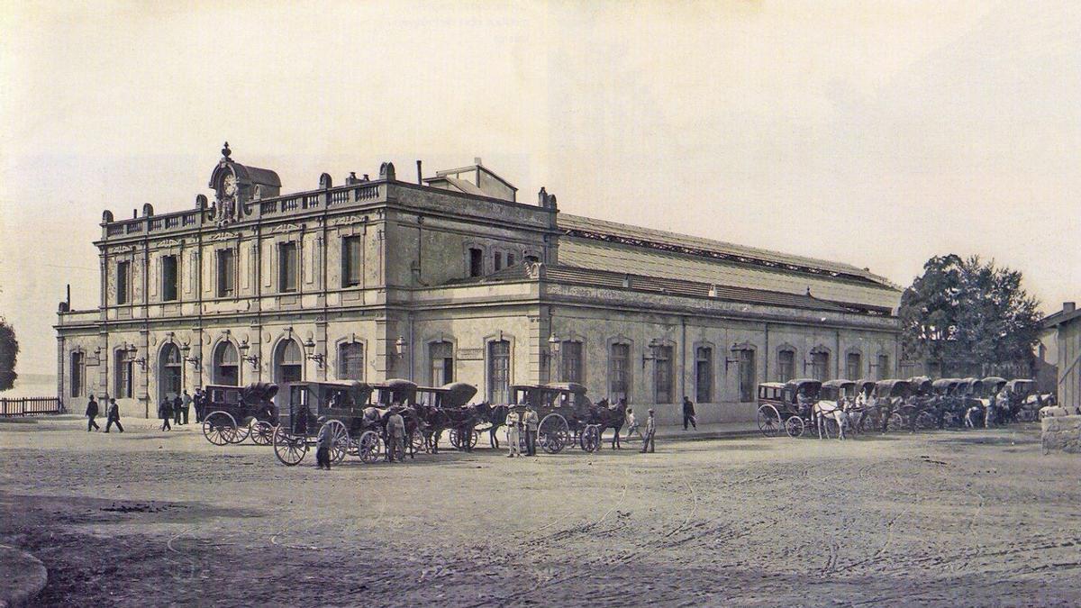 La estación de Benalúa, a finales del Siglo XIX. Postal de Fabert, editada por Bazar Pascual López.