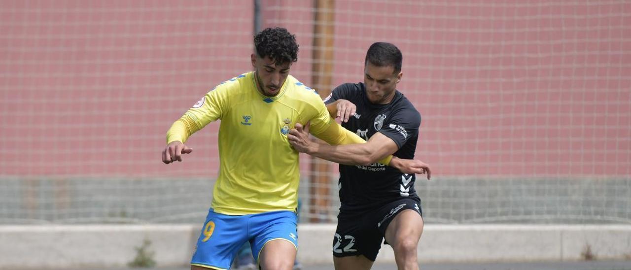 Derbi grancanario cargado de goles el vivido hoy sobre el césped artificial del Anexo entre Las Palmas Atlético y el Tamaraceite