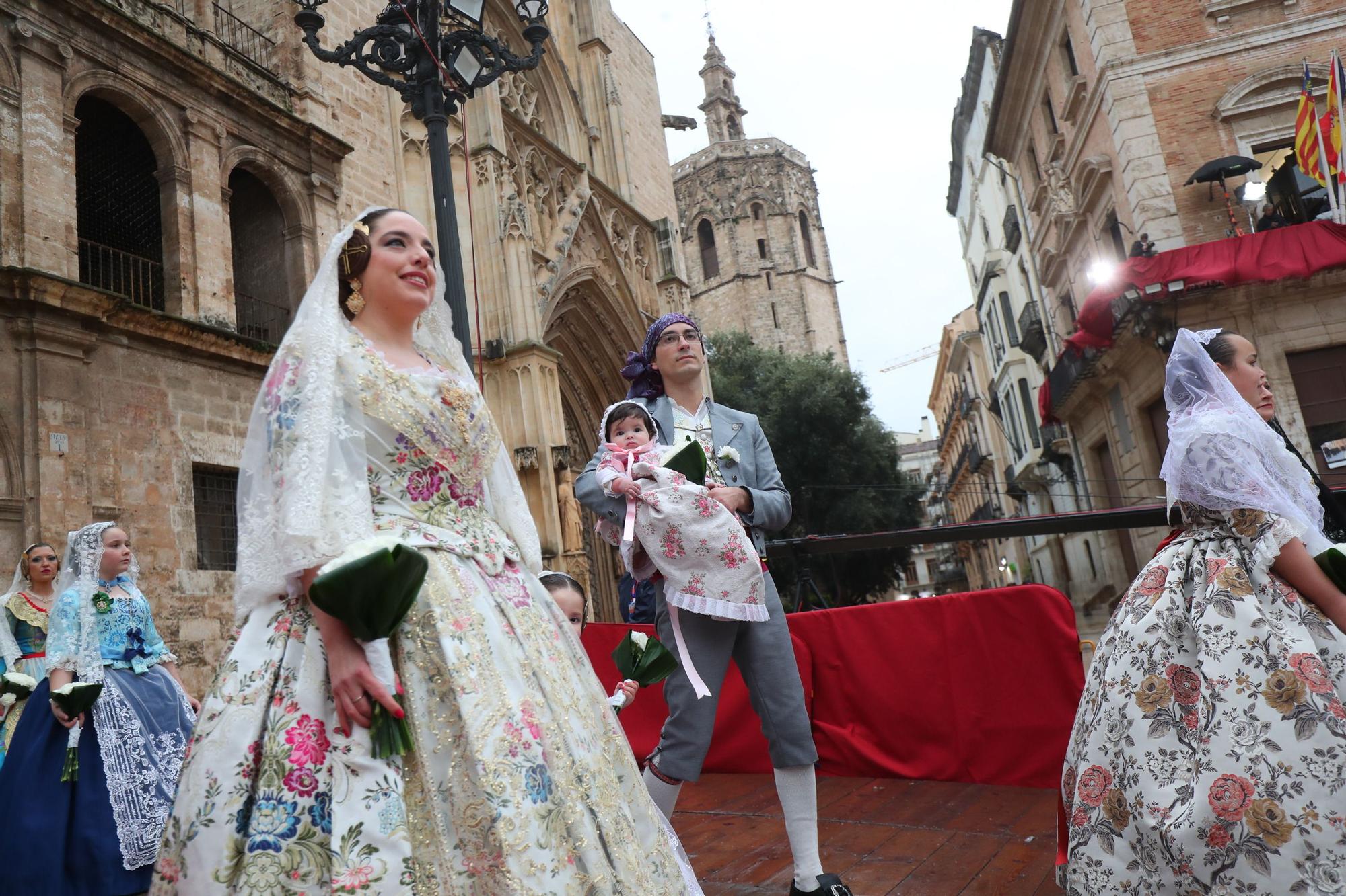 Búscate en el primer día de ofrenda por la calle de la Paz (entre las 17:00 a las 18:00 horas)