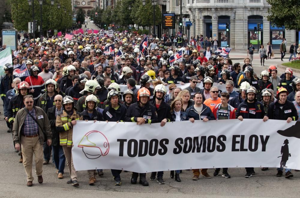 Manifestación de bomberos de toda España en Oviedo por Eloy Palacio