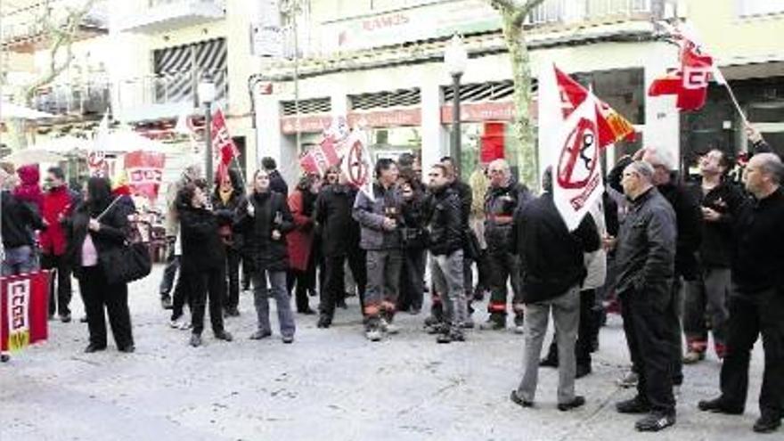 Blanes Els treballadors de l&#039;Ajuntament fan una xiulada contra les retallades