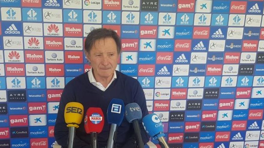 Anquela, entrenador del Real Oviedo: &quot;Todavía estamos ahí&quot;