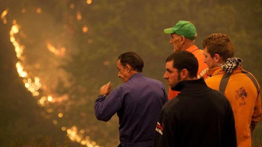 Lugo sufre 30 fuegos, que alcanzan el espacio protegido de Os Ancares