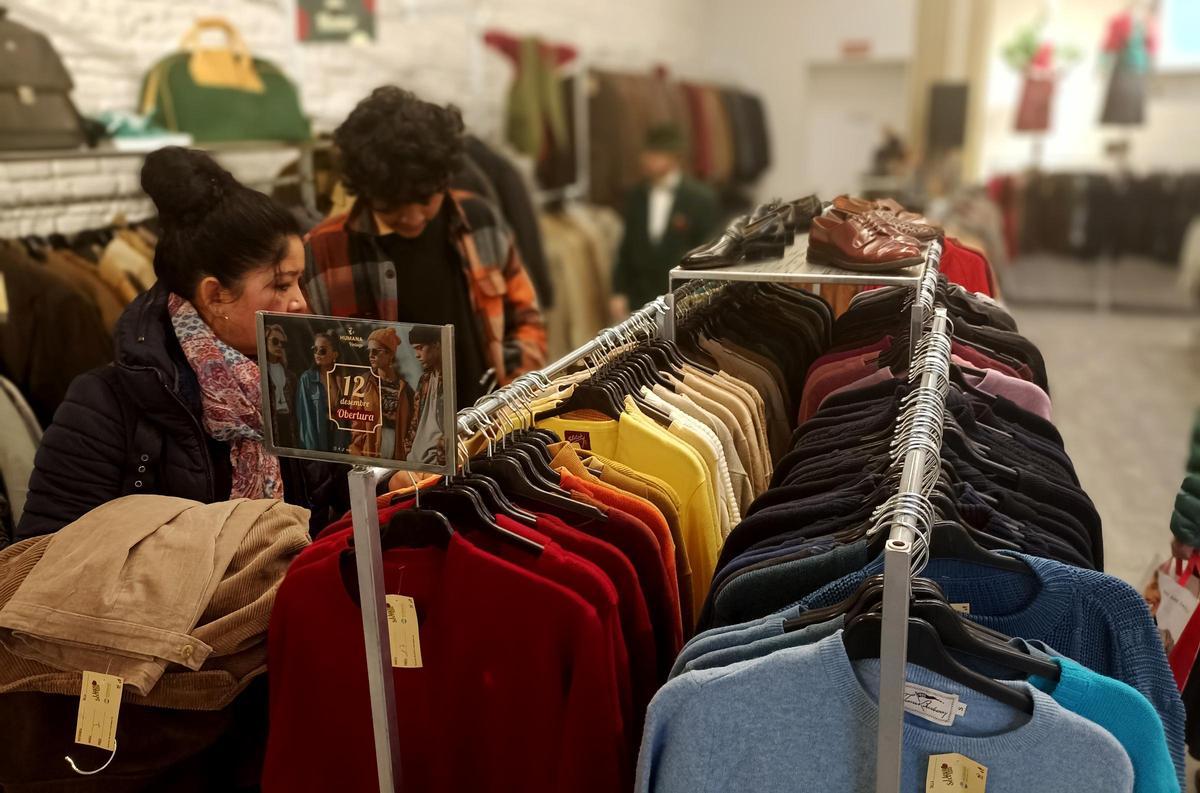 Humana abre su tienda más grande dedicada al vintage en el corazón comercial de Barcelona, en la calle Portaferrissa