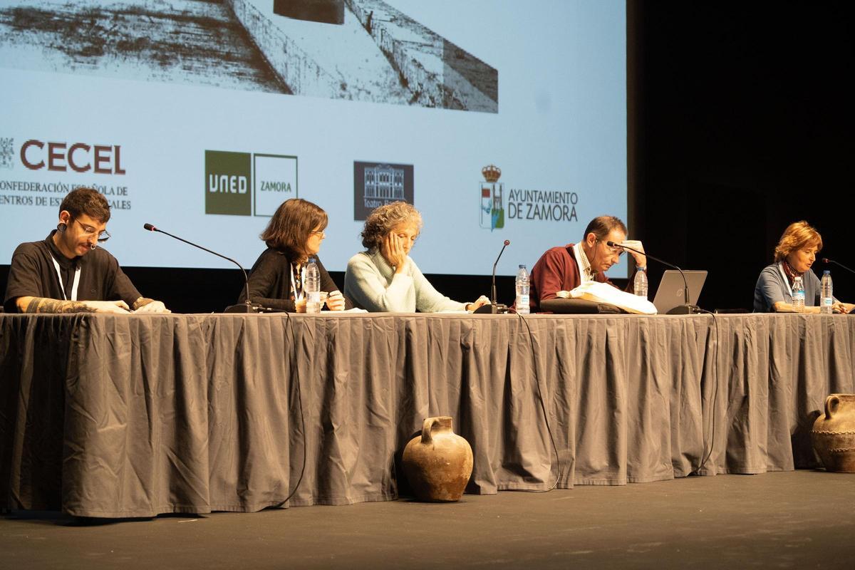 Fernández Turuelo, a la izquierda, junto a otros ponentes del III Congreso de Historia de Zamora