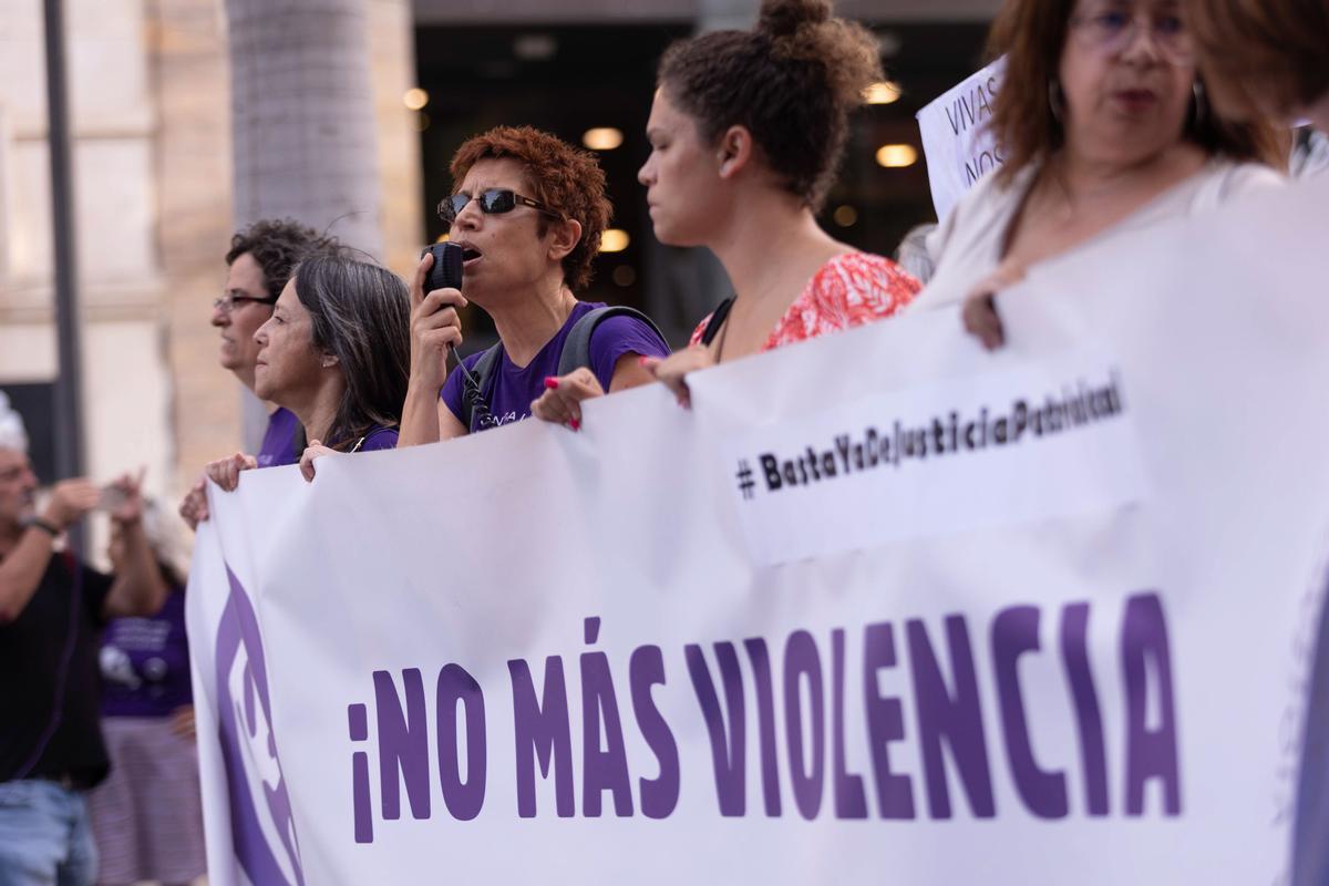El Foro contra la Violencia de Género convoca una concentración de repulsa por el asesinato de una mujer en Santa Cruz de Tenerife por parte de su expareja