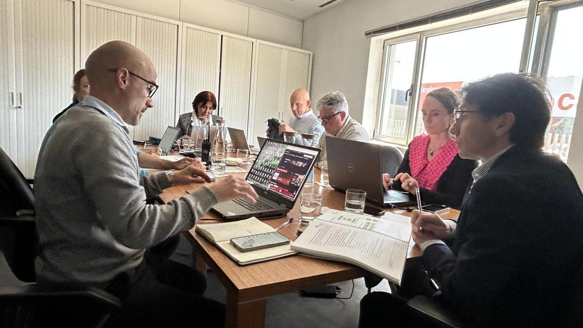 La reunión del comité de crisis en la Autoridad Portuaria de Avilés.