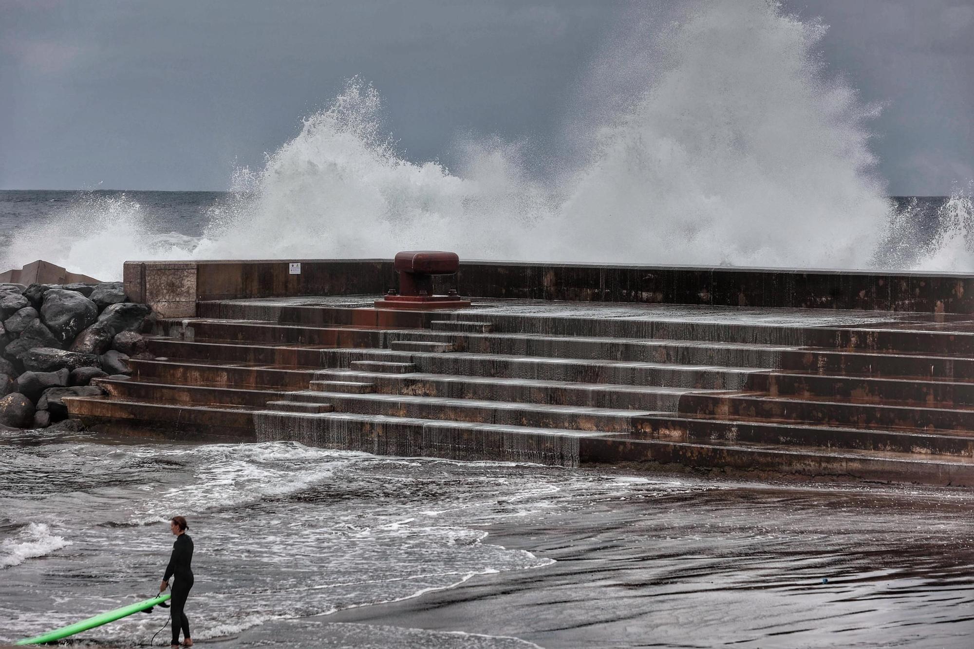 Fuerte oleaje en la costa de Tenerife