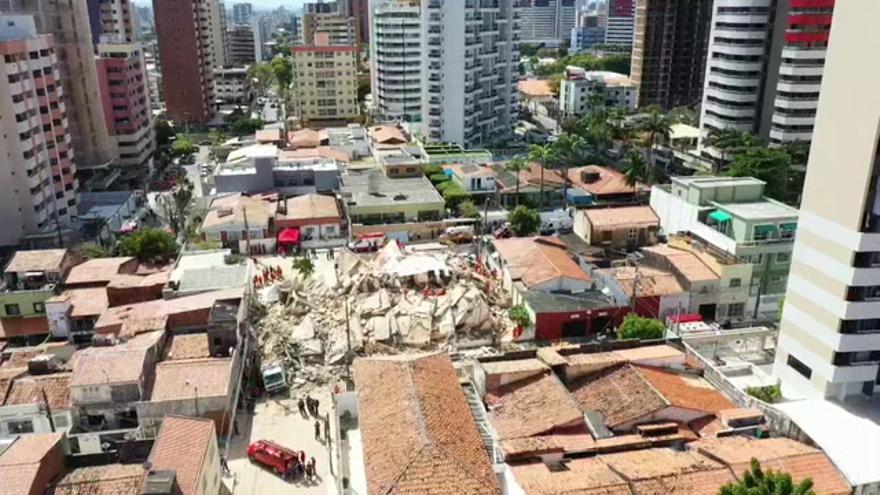 Buscan a nueve desaparecidos tras derrumbe de un edificio en Brasil ...