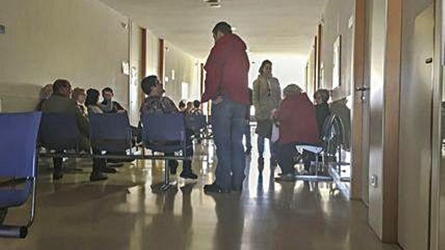 Pacientes esperando a entrar en consulta en el Centro de Especialidades.