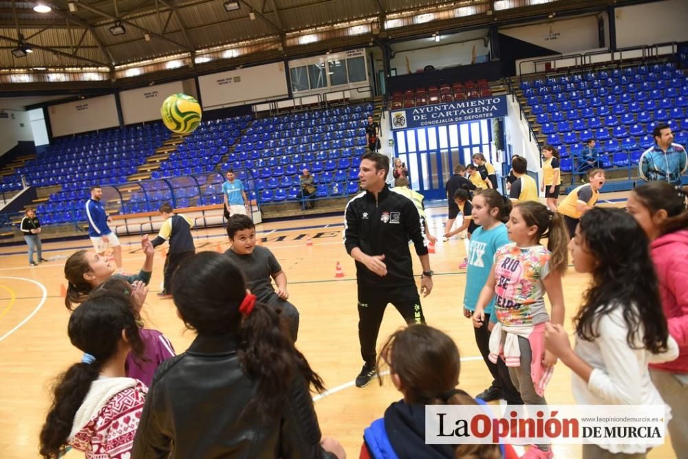 Encuentro de escolares con los jugadores del Plást