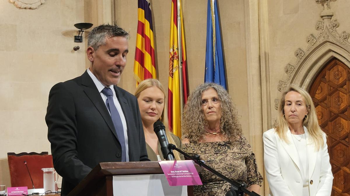COMIB MALLORCA | Carles Recasens renueva al frente del Colegio de Médicos de Baleares arropado por el Govern y la cúpula sanitaria de las islas