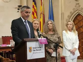 El doctor Carles Recasens toma posesión como presidente del Colegio de Médicos de Baleares en su segundo mandato.