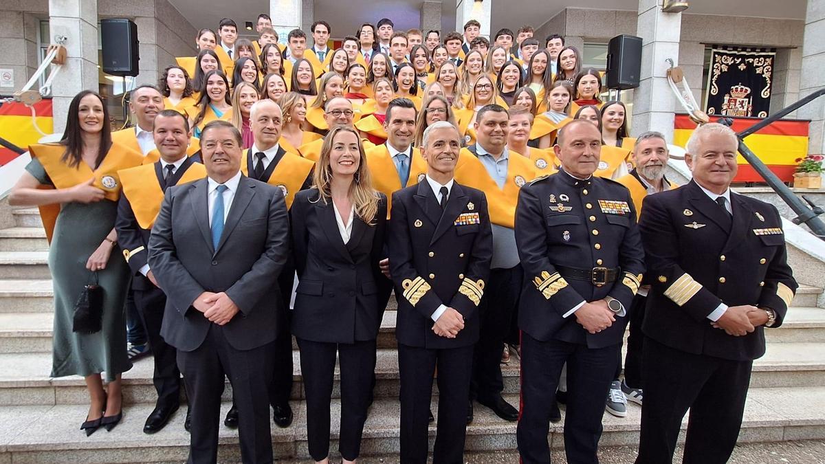 Entrega de becas en la residencia de la Armada Almirante General Martorell, en Santiago.