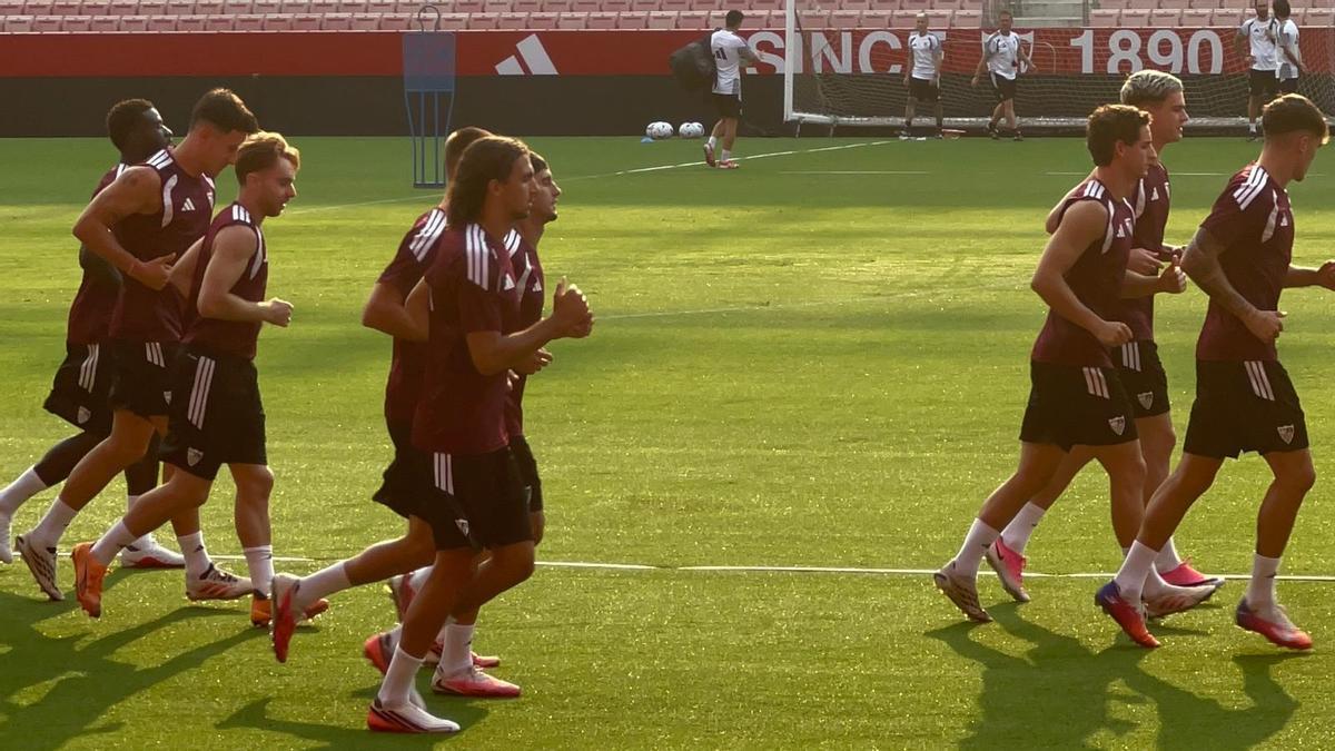 Entrenamiento del Sevilla FC en el Ramón Sánchez-Pizjuán