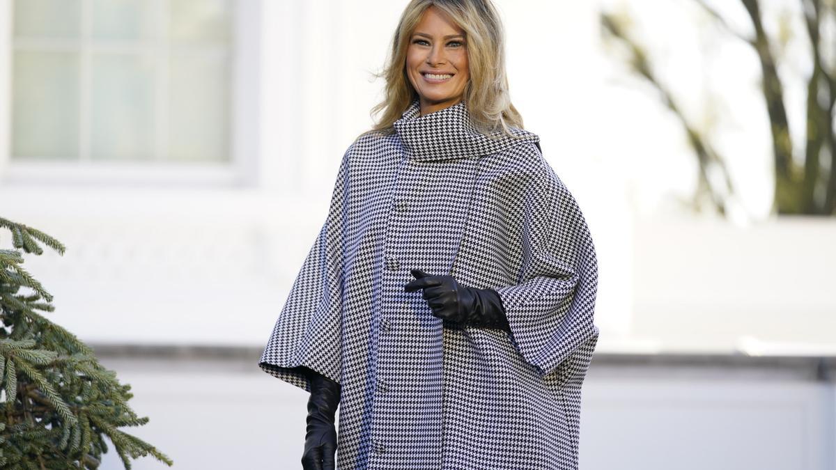 Melania Trump demuestra que este invierno seguirás apostando por el estampado Pata de Gallo para tu look más elegante