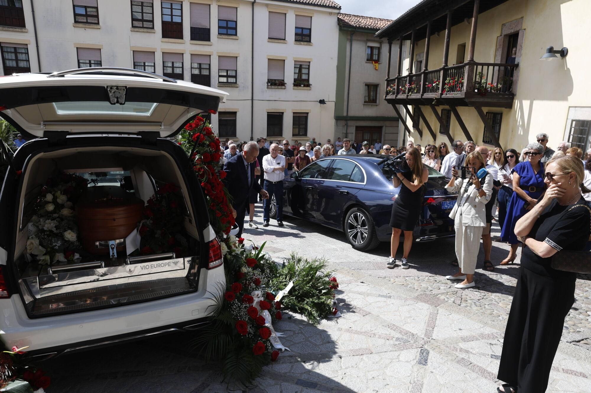 Las imágenes del funeral de Antonio Trevín en la basílica de Llanes.