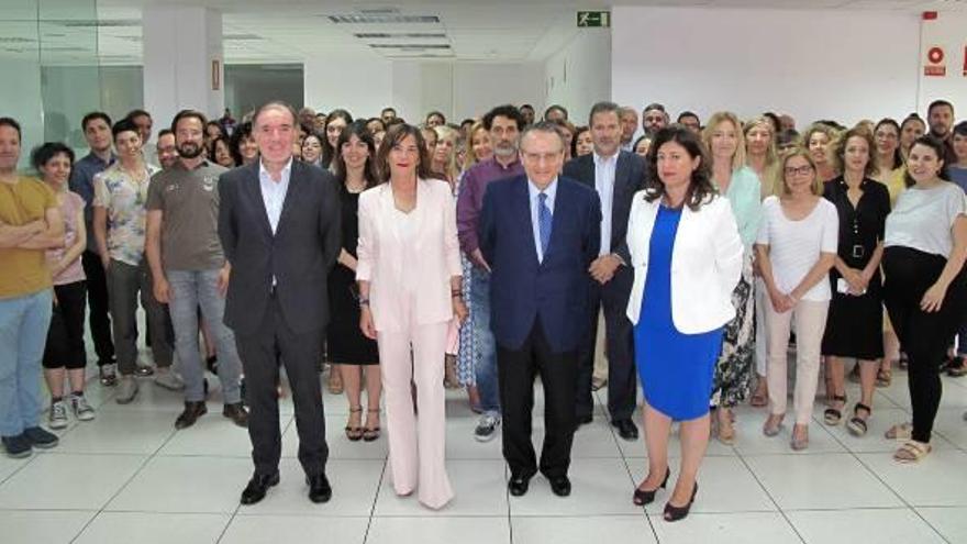 En el centro, Charo Izquierdo y Javier Moll.