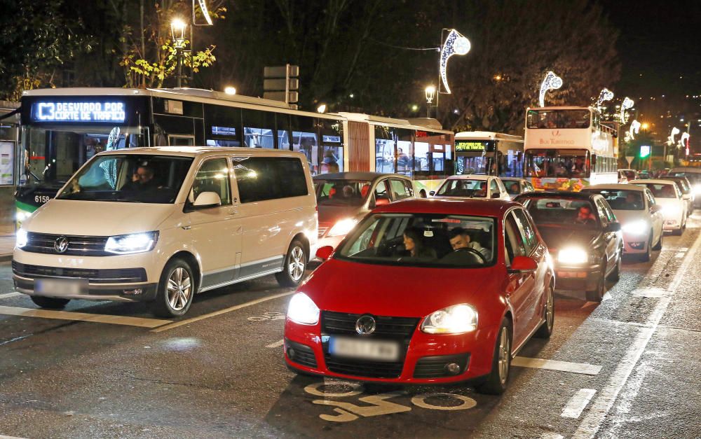 Las calles de Vigo, de nuevo atestadas de gente y de coches // Marta G. Brea