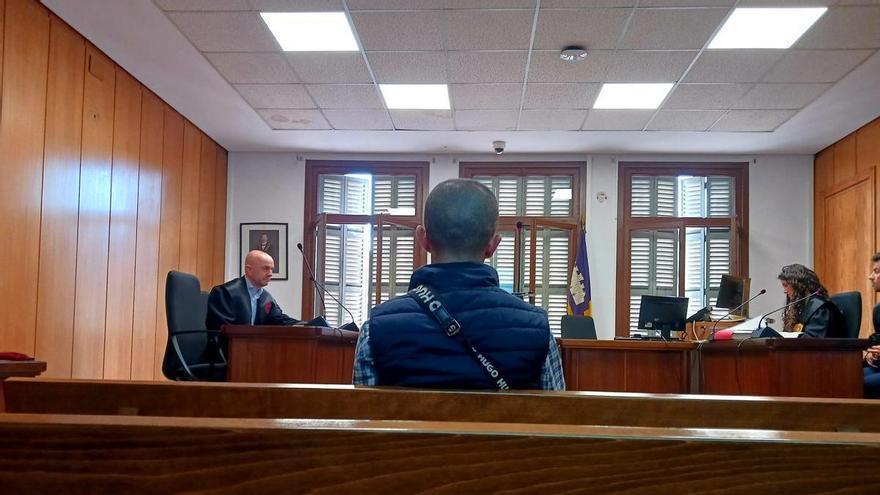Juicio a un hombre por golpear a su mujer, someterla, humillarla y herirla con un cuchillo en Artà
