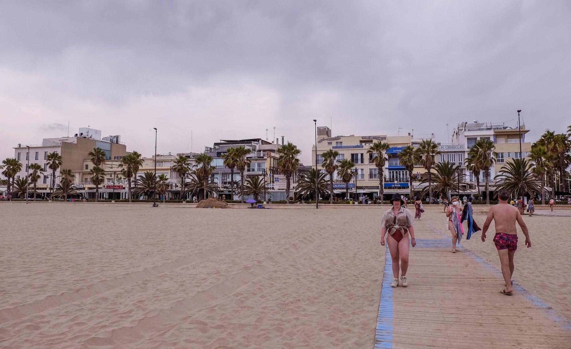 Una jornada de servicio en uno de los bastiones de la paella: La Pepica