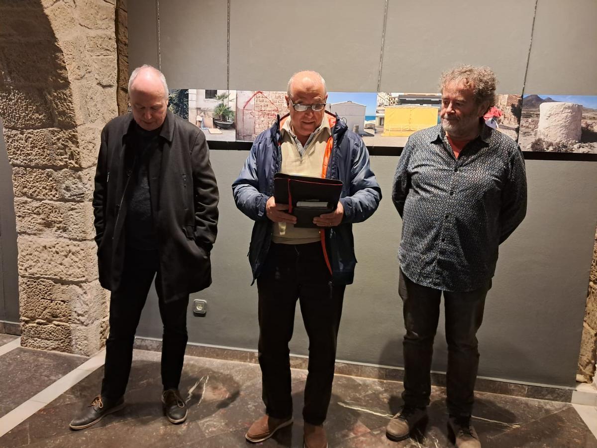 Manresa inaugura l'exposició "Aixopluc" a la Plana