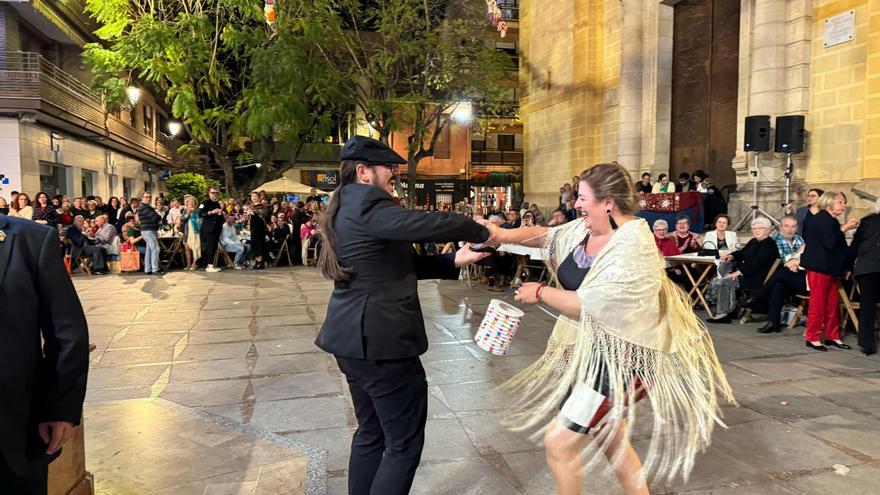 Las imágenes del cierre a las Fiestas de San Vicente con la representación de &quot;Els Miracles de Sant Vicent&quot; y el Baile del Farol