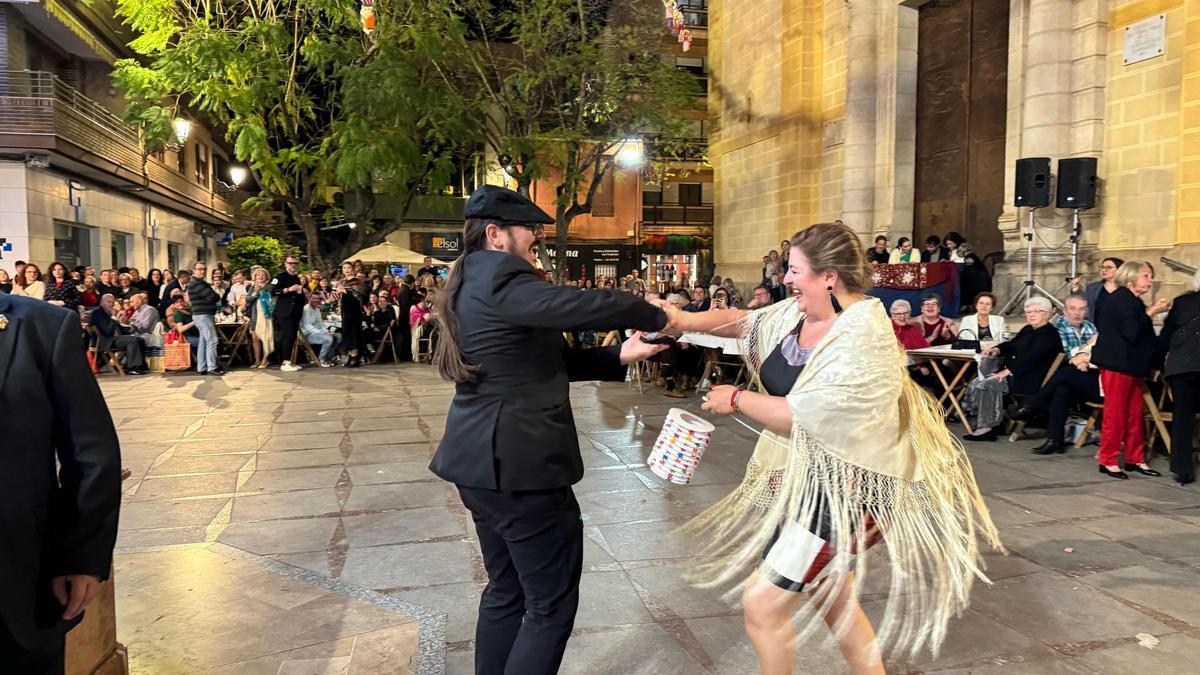 Las imágenes del cierre a las Fiestas de San Vicente con la representación de "Els Miracles de Sant Vicent" y el Baile del Farol