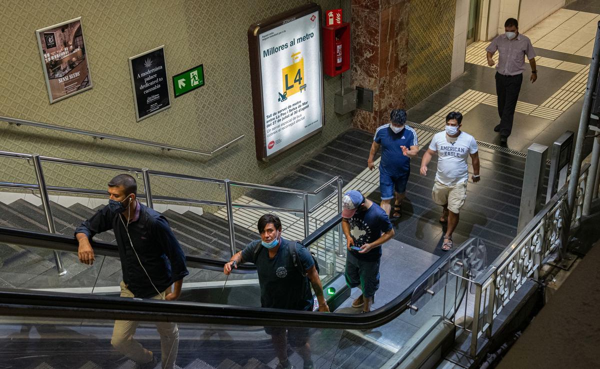 Barcelona 04/08/2020 barcelona.Linea 4 del metro estacionde Barceloneta
Para illustar contra Bernat
SE PUEDE HACER DURANTE TODA Barcelona 04/08/2020 barcelona.Linea 4 del metro estacionde Barceloneta
Para illustar contra Bernat
SE PUEDE HACER DURANTE TODA