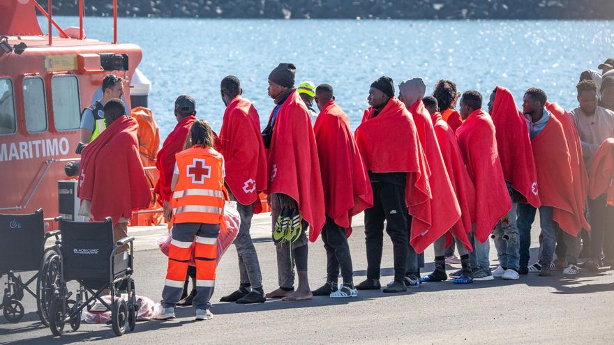 Salvamento Marítimo rescata a 389 migrantes en siete embarcaciones en Canarias