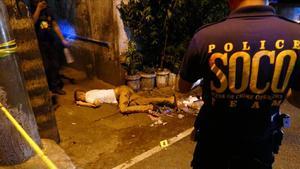 Un hombre acribillado a balazos en una calle de Manila.