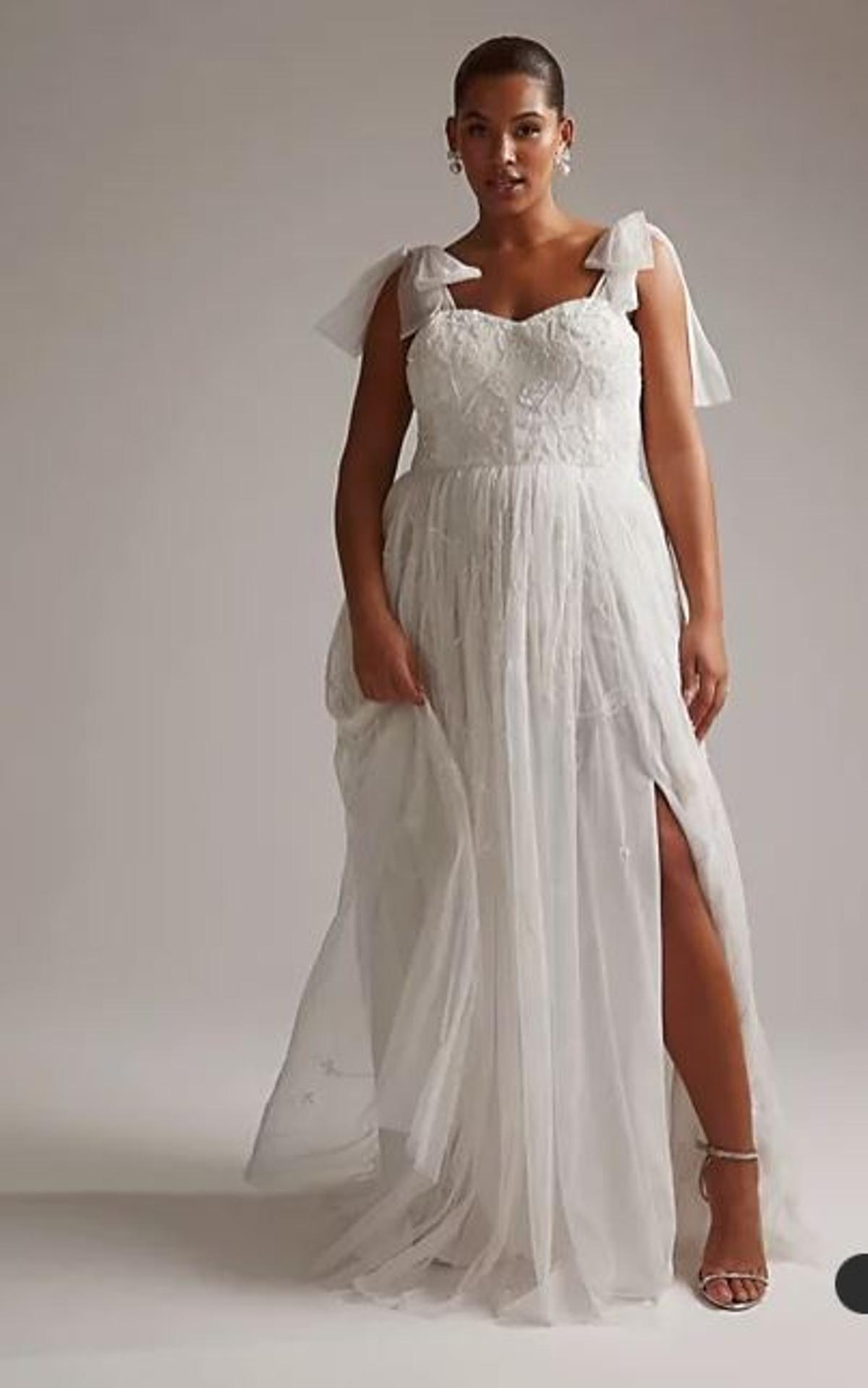 Vestido de novia de ASOS DESIGN Curve