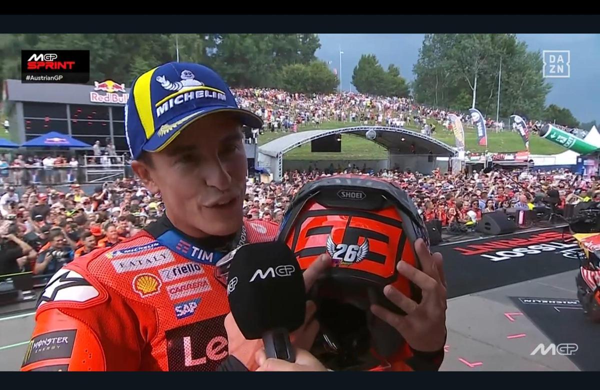 Márquez, con el '26' de Pau Alsina en el casco