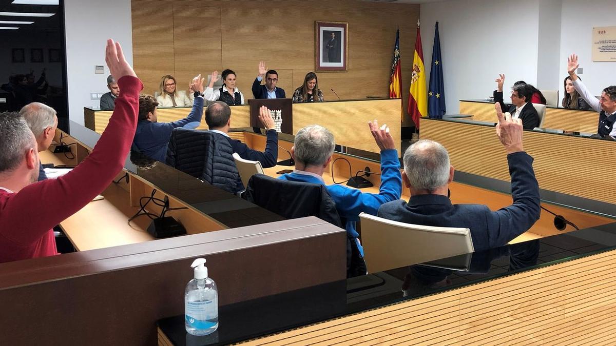 Asamblea de ratificación de la constitución de la EGM celebrada este jueves en el salón de plenos del Ayuntamiento de Almassora.