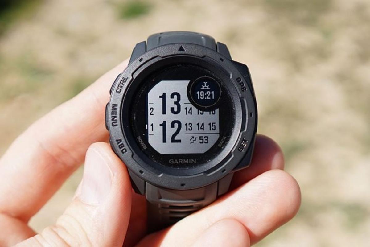 Reloj Garmin Instinct: nunca, en más de 3 años en Amazon, estuvo tan barato.