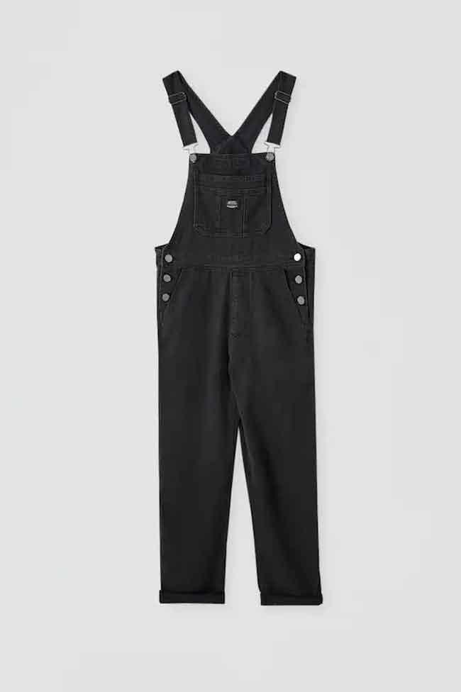 Peto largo negro con bolsillo delantero, de Pull & Bear