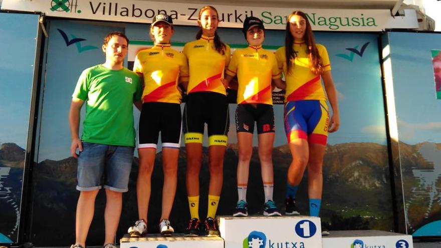 Sandra Alonso y Melisa Gómiz, con el maillot de líderes de la Copa de España