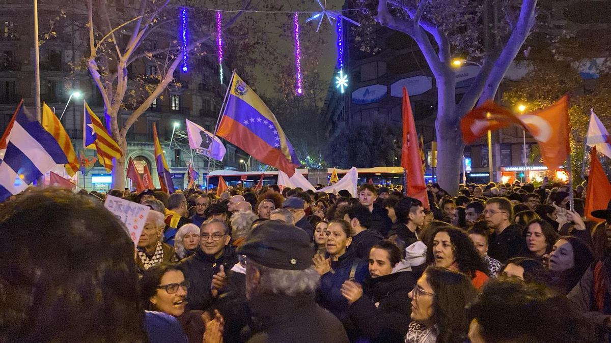 Manifestación en Barcelona contra Trump por la invasión en Venezuela